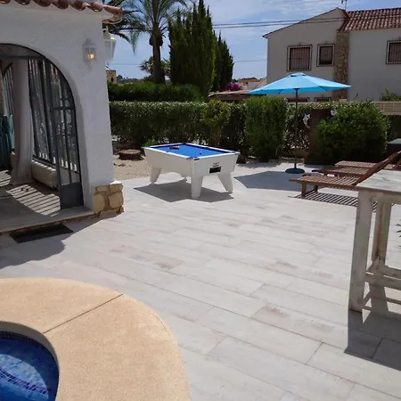Holiday home Rod,8p,airco,pool *