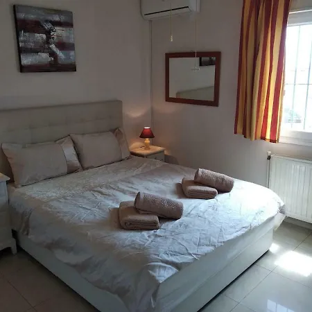 Rod,8p,airco,pool Holiday home *